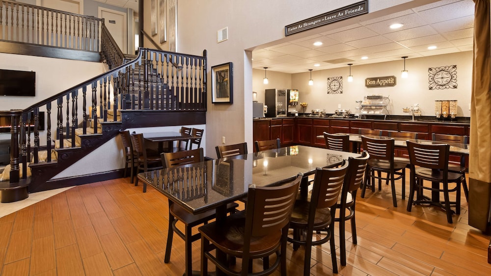 Best Western Plus Russellville Hotel & Suites 19/32
