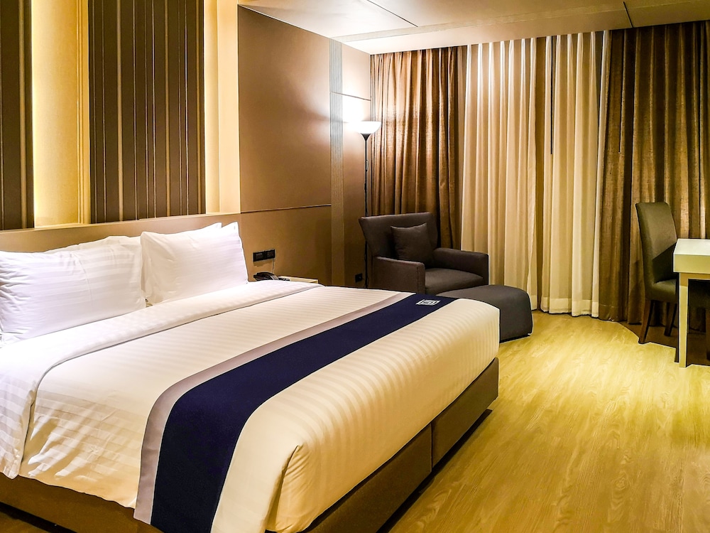 DELUXE DOUBLE ROOM