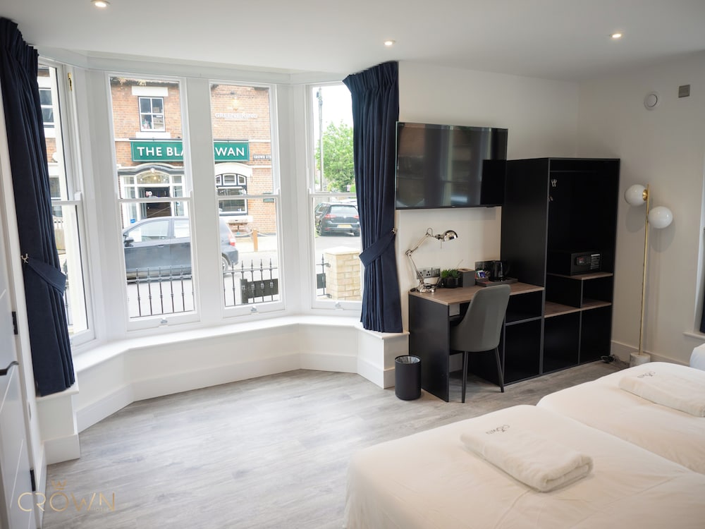 Crown Hotel 27/48