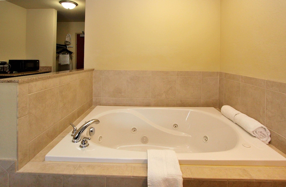 Cobblestone Hotel Knoxville 23/56