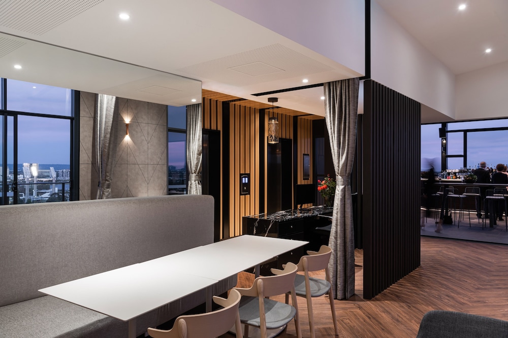 Quest East Perth 25/52
