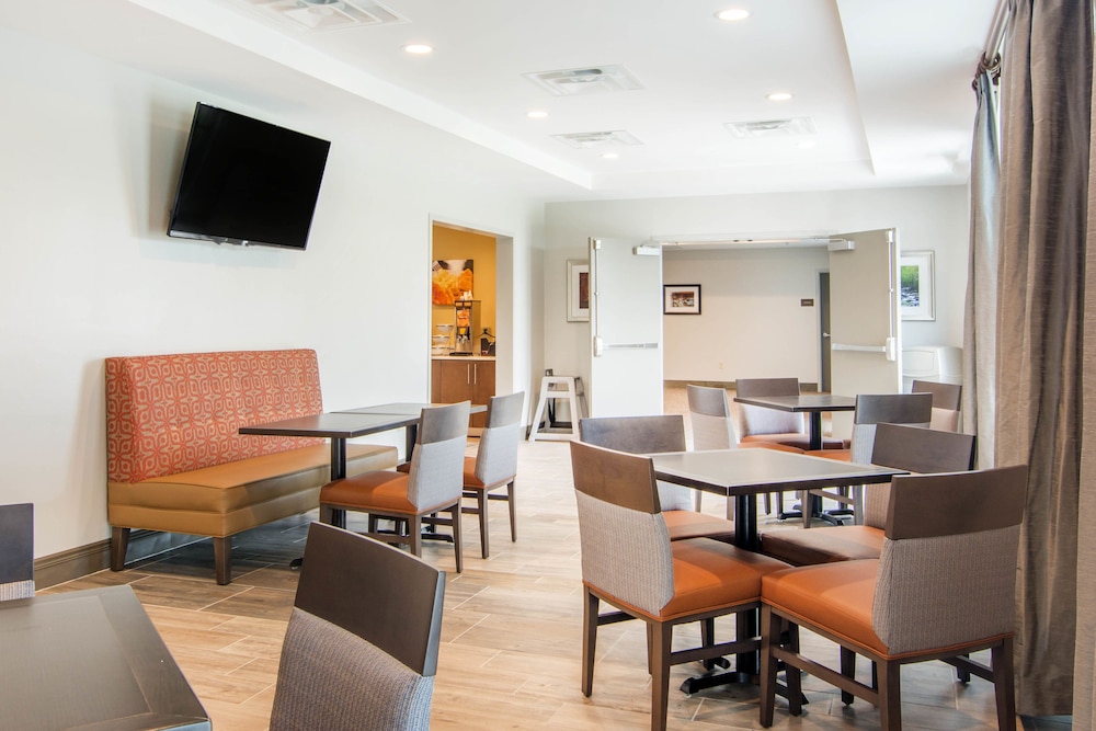 Comfort Inn & Suites East Ellijay, GA 30/41
