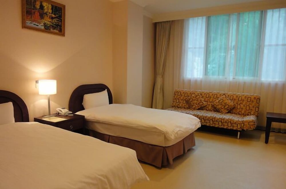 Lakeside Resort Hotel 20/50