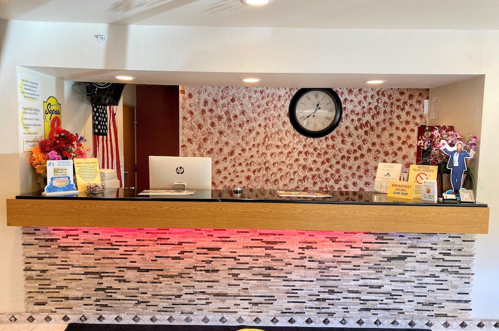 Super 8 by Wyndham Pittsburgh/Monroeville 13/47