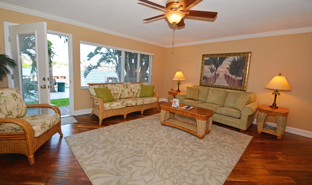 Westwinds Waterfront Resort 14/34
