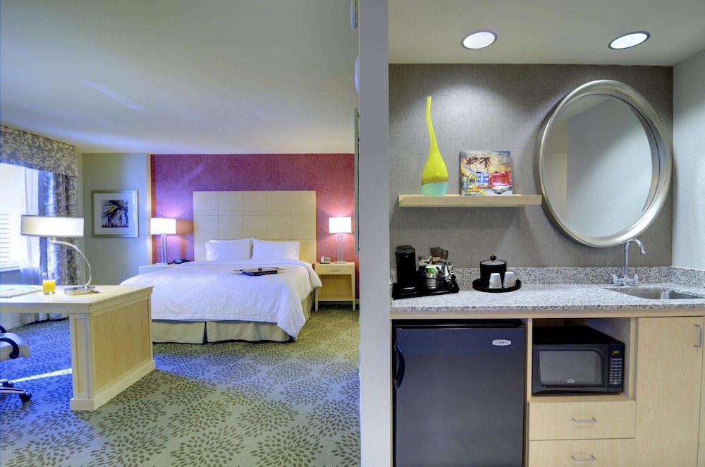 Hampton Inn Suites By Hilton Miami Brickell Downtown 30/65