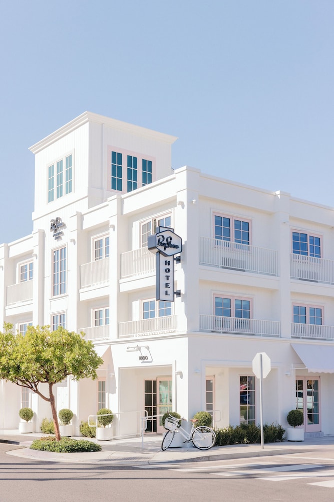 Bay Shores Peninsula Hotel 8/55