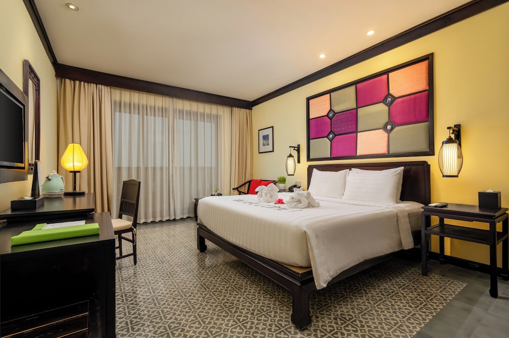 CONNECTING, FAMILY SUITE, MULTIPLE BEDS, BALCONY