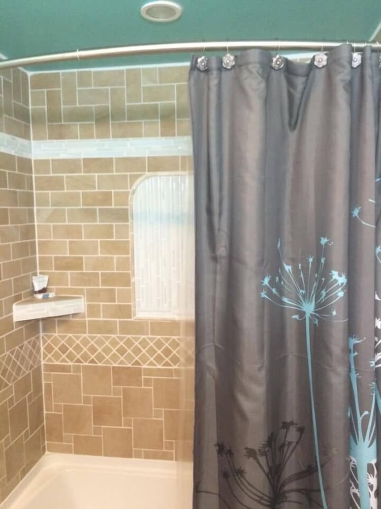 Travel Inn And Suites 13/21
