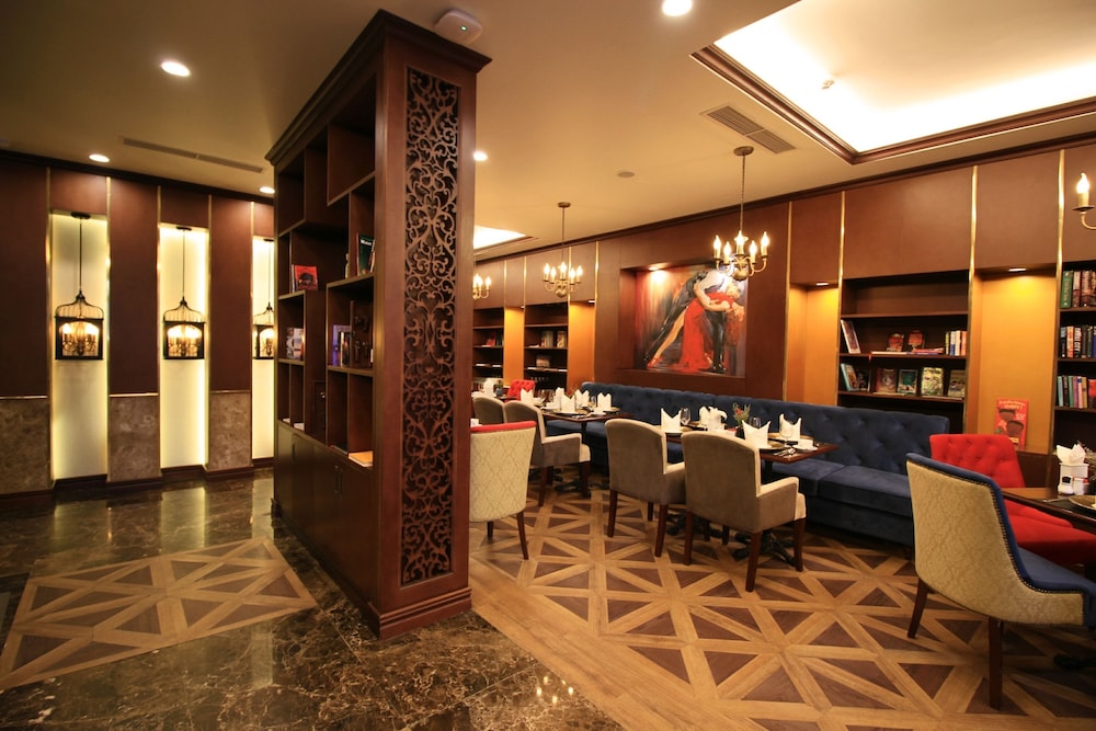 The Scarlett Boutique Hotel 35/41