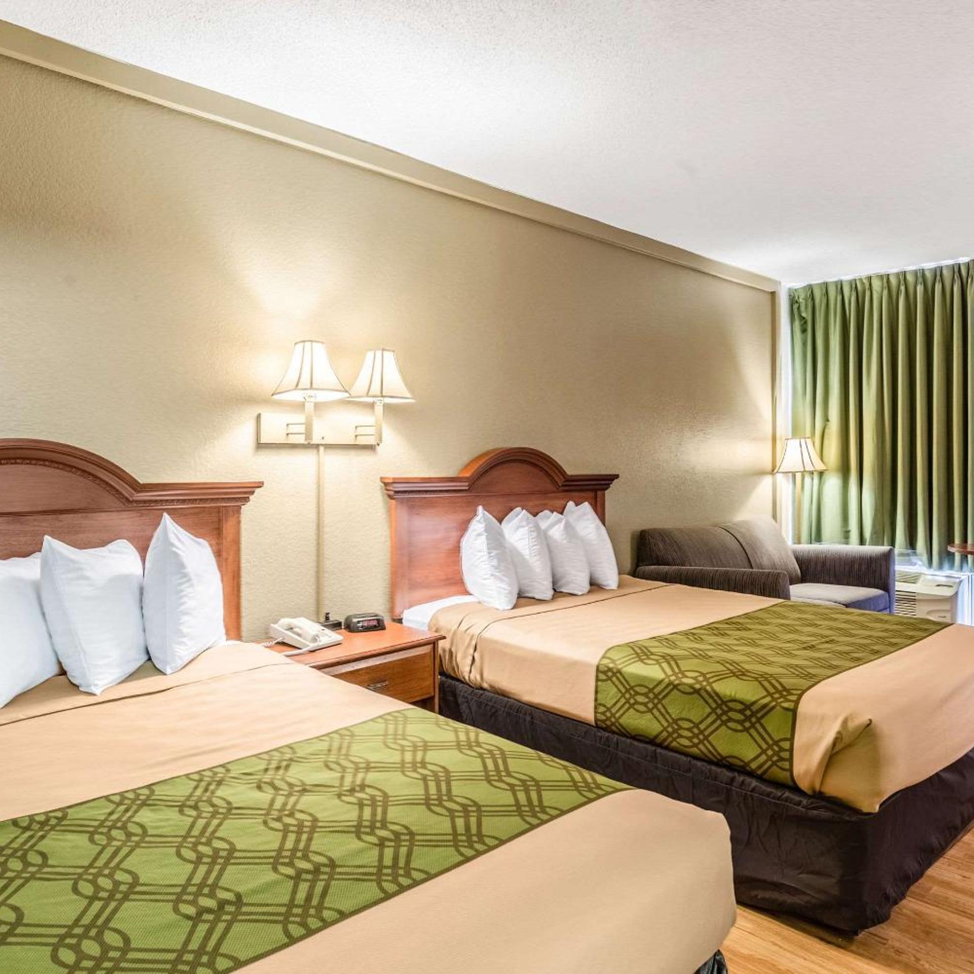 Deluxe, 2 Queen Beds