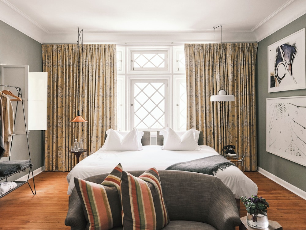 GRAND, SUPERIOR, KING BED
