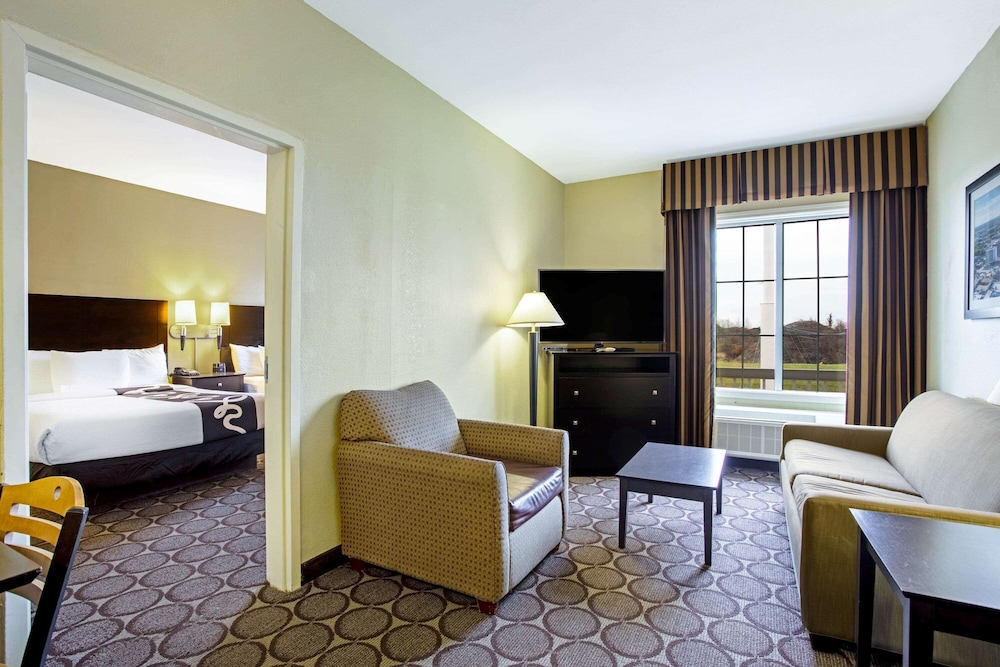 La Quinta Inn & Suites by Wyndham Lexington South / Hamburg 33/40