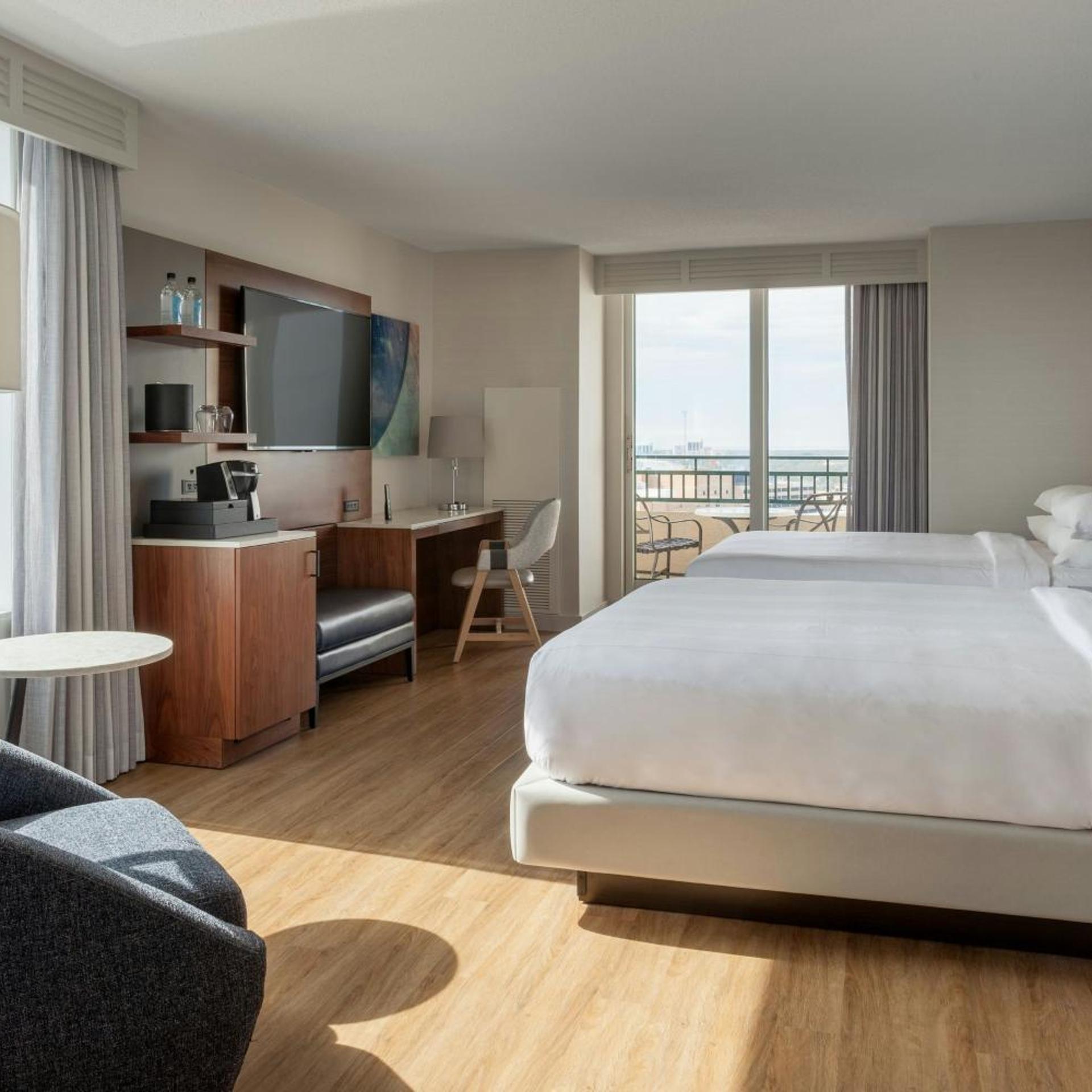 غرفة كبيرة بسريرين كوين بشرفة لذوي الإعاقة، Tampa Marriott Water Street 2/7
