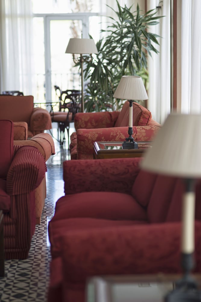 Reveron Plaza Hotel 19/38