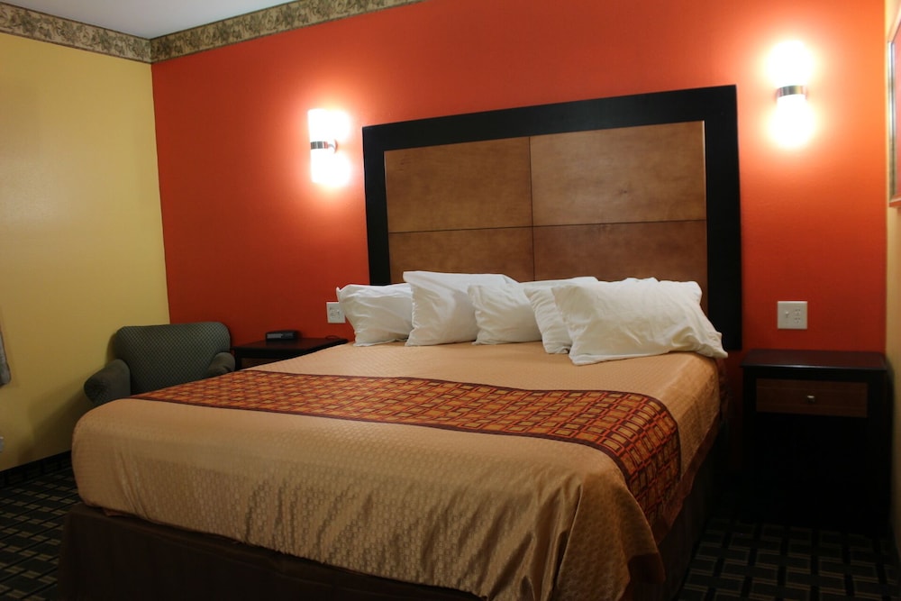 Magnolia Inn And Suites 7/32