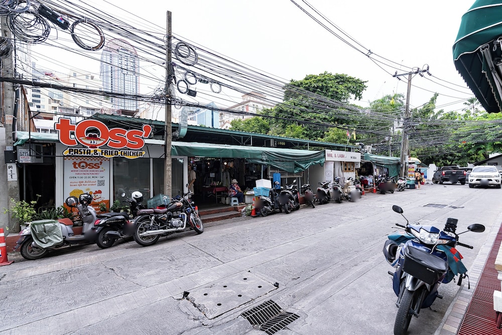 23 AVA at Saladaeng 44/50