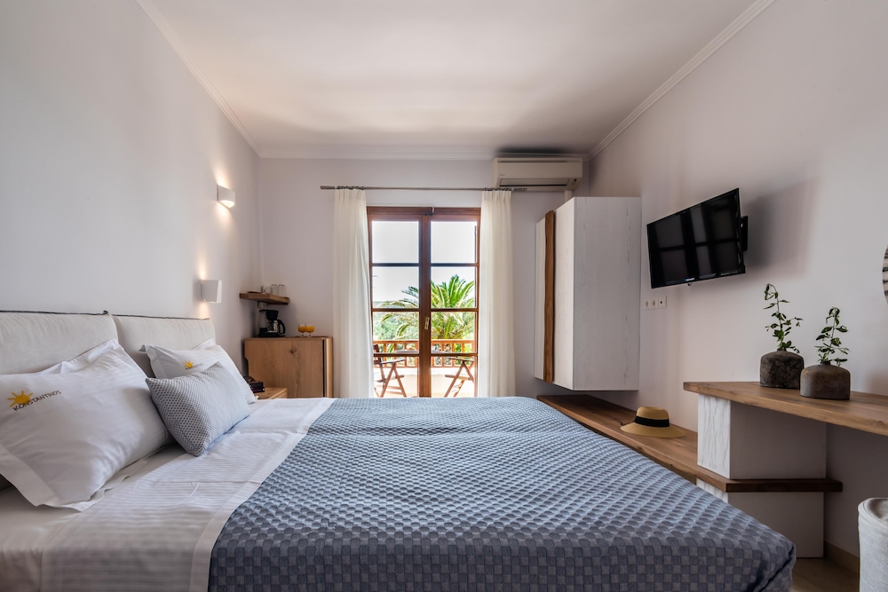 ROOM, TRIPLE, DOUBLE BED, GARDEN VIEW, SOFA