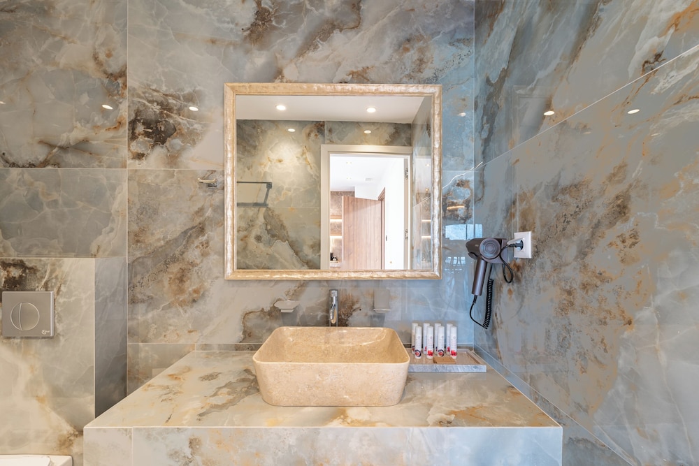 Philia Center Suites 43/73