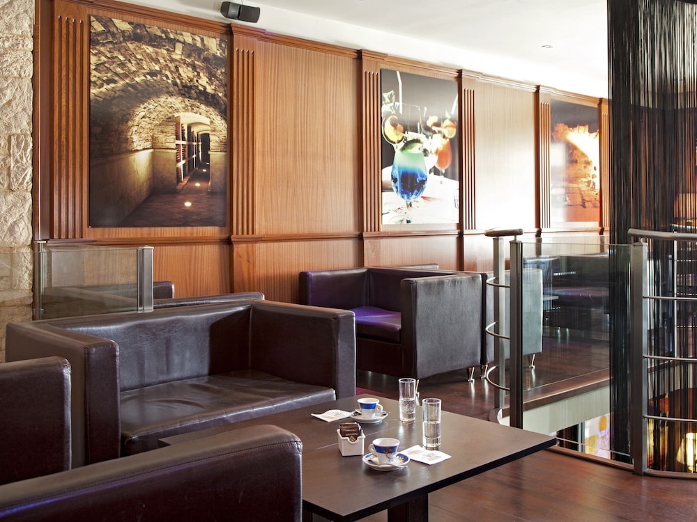 BUSINESS HOTEL 22/35