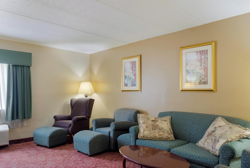All Seasons Inn & Suites Smithfield Providence 20/36