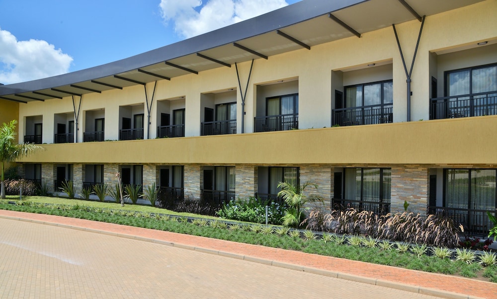 Mantis Epic Hotel And Suites 2/63