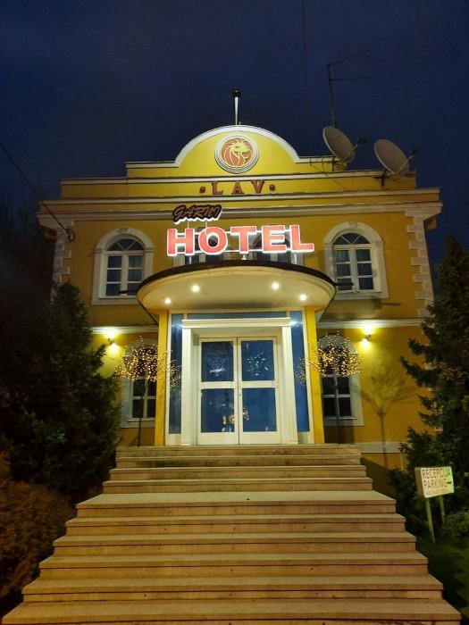 Hotel Lav 7/82