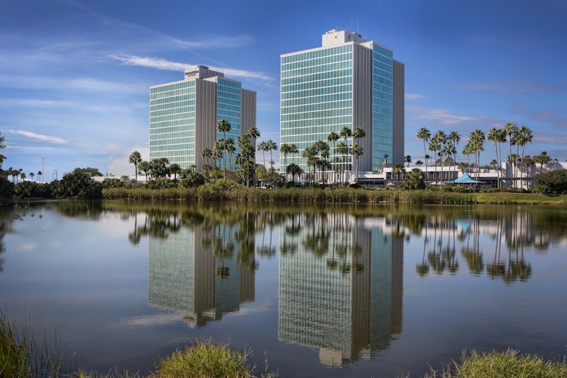 Doubletree By Hilton Hotel At The Entrance To Universal Orlando 66/70