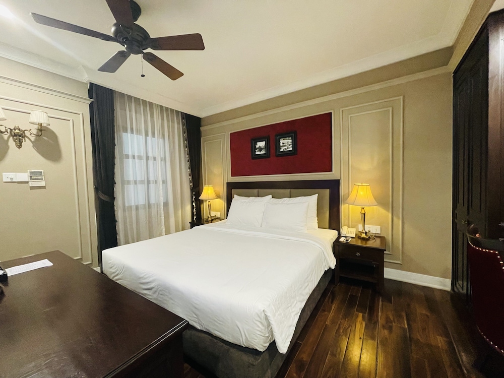 SUPERIOR, KING BED
