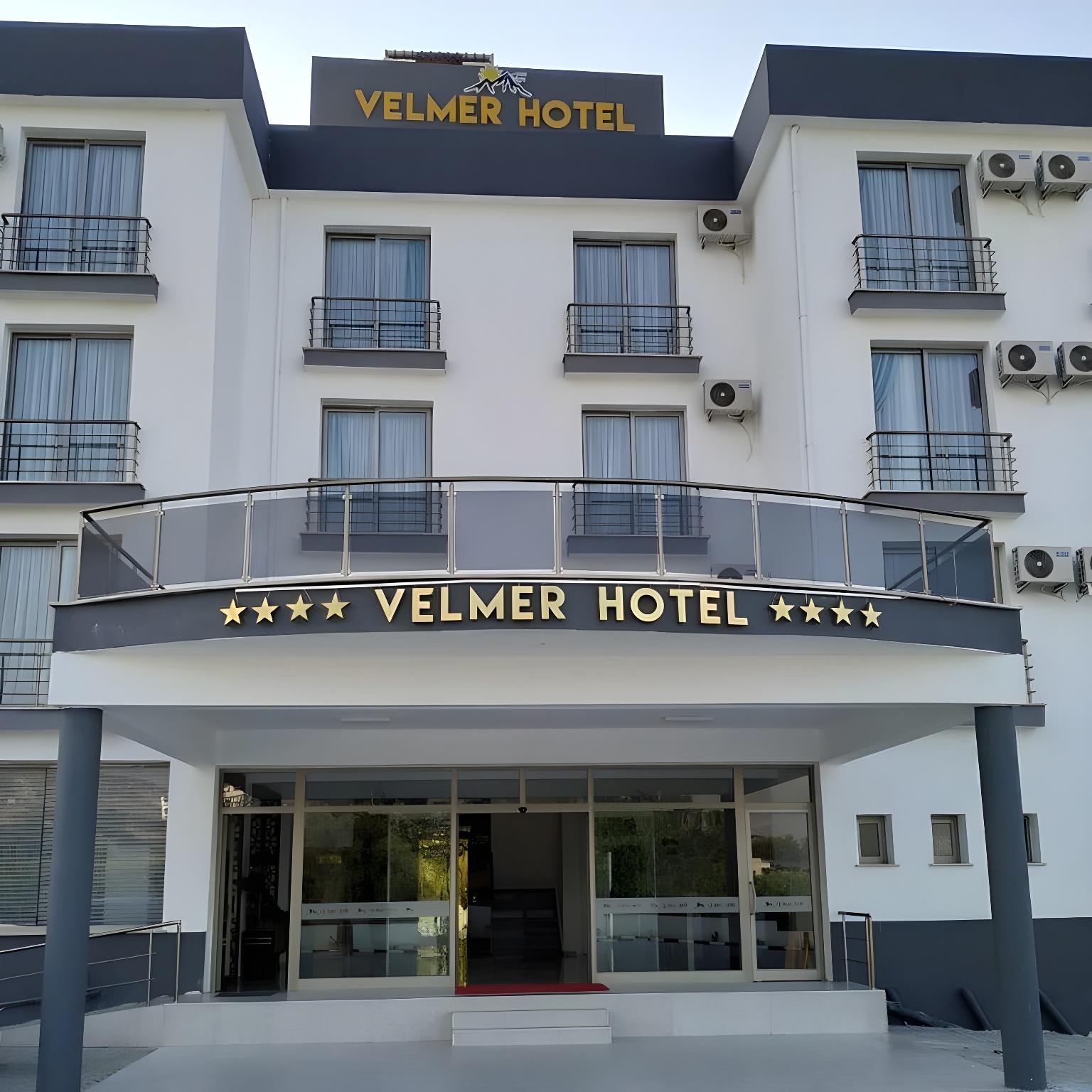 Velmer Hotel 1/23