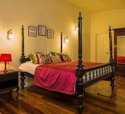 Heritage, King Bed
