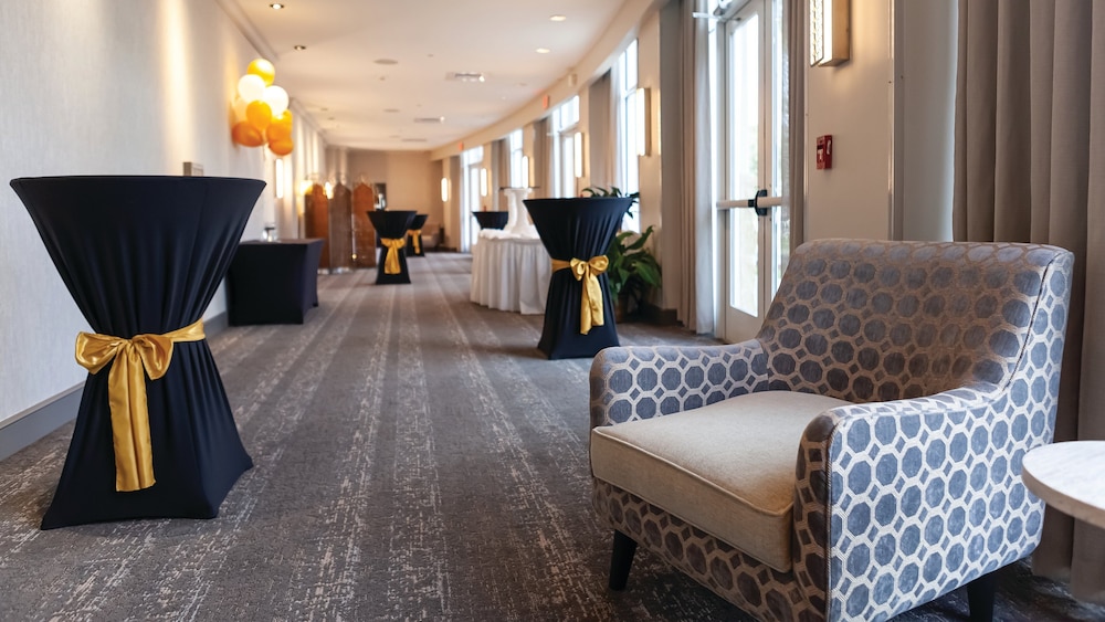 Holiday Inn Hotel And Suites Orange Park 33/55