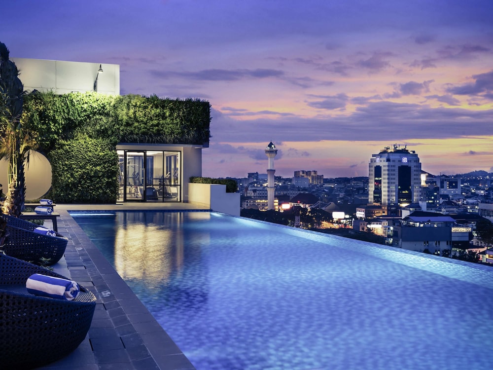 MERCURE BANDUNG CITY CENTRE 67/75