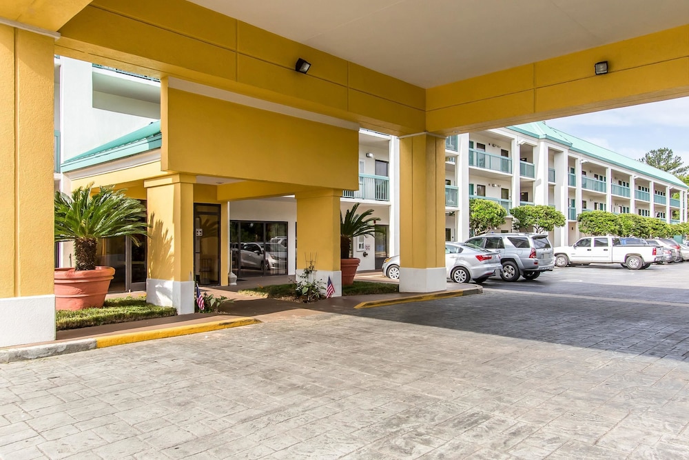 Econo Lodge Inn & Suites Foley-North Gulf Shores 7/40