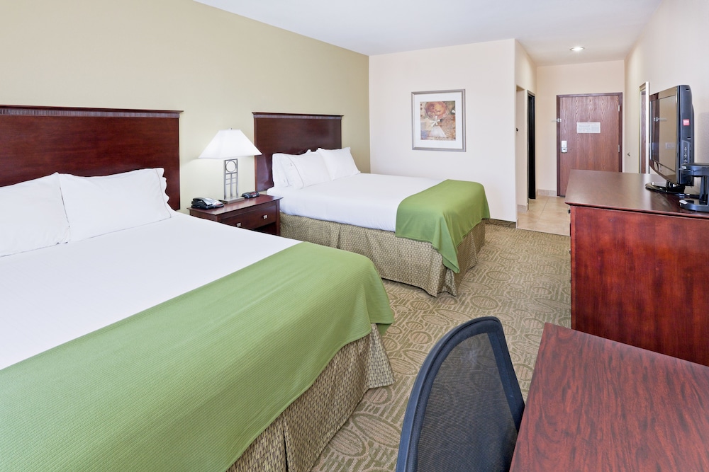 Holiday Inn Express Suites Brownfield 17/54