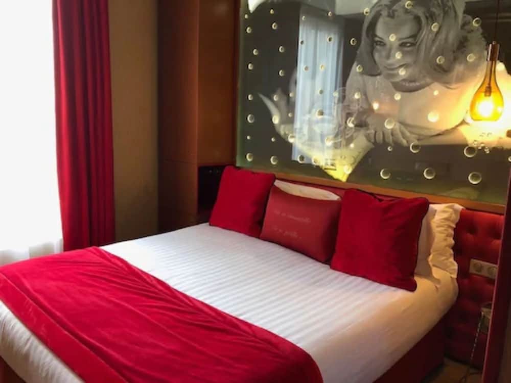 Les Bulles de Paris Hotel 12/64