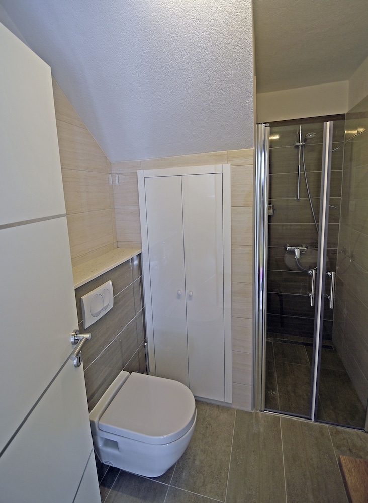 Kuzma Rooms 2 17/18