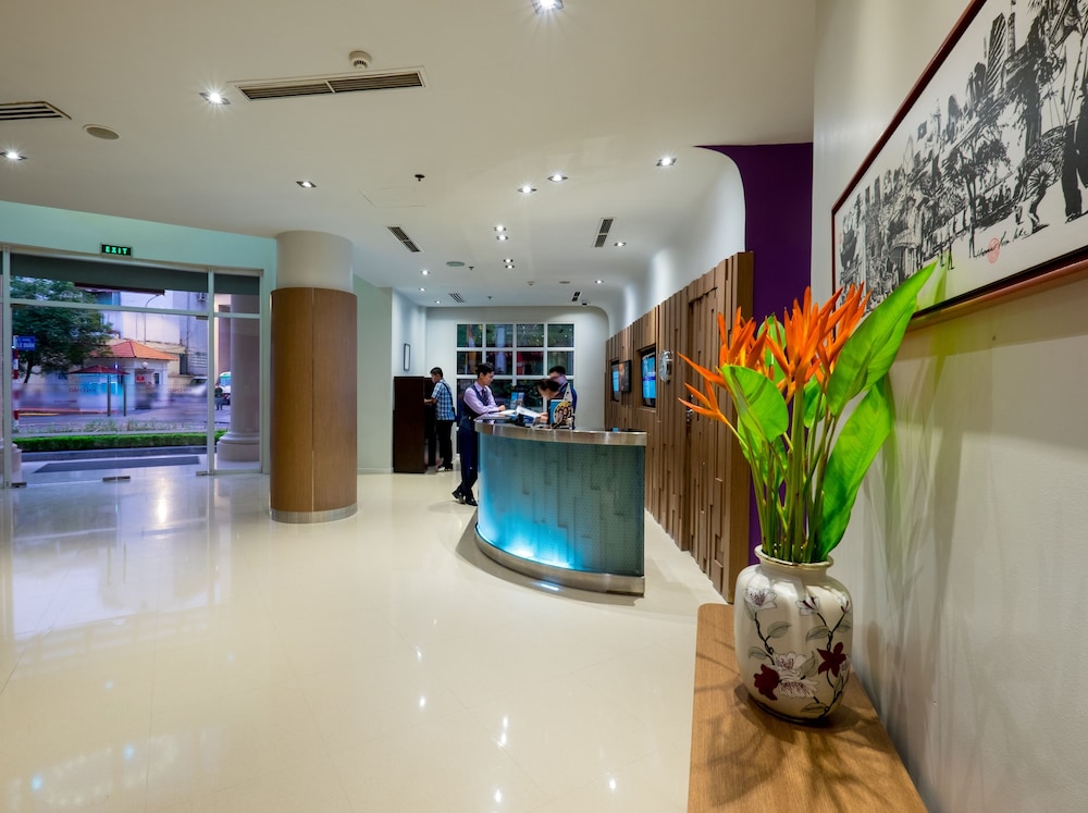 Mercure Hanoi La Gare Hotel 10/68