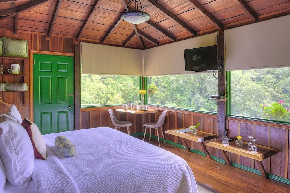 Trogon Lodge 10/46