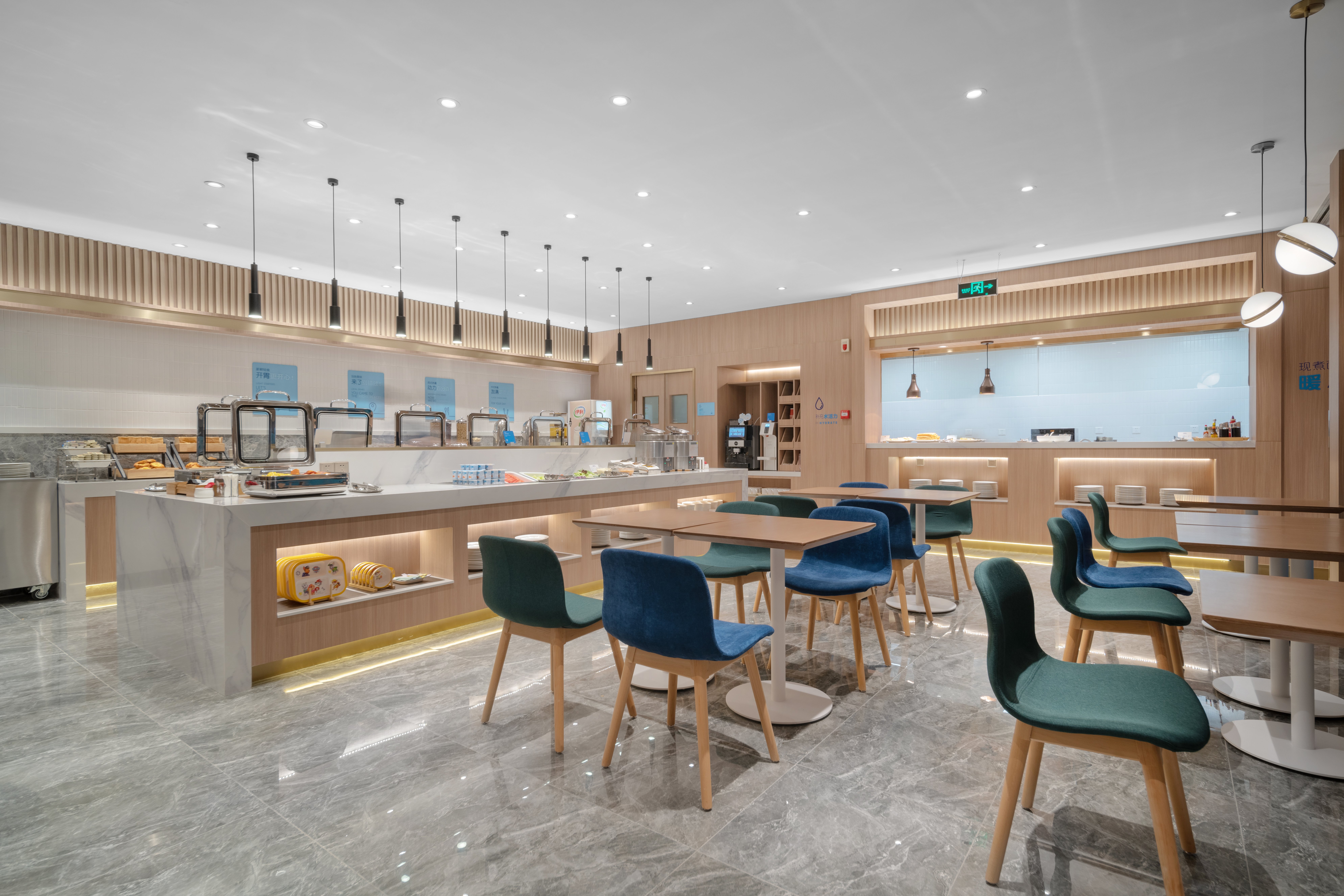 HOLIDAY INN EXPRESS SHANGHAI JINQIAO CENTRAL 12/21