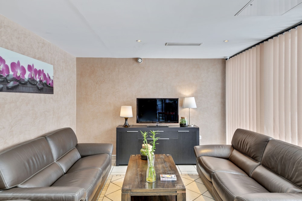 Hotel Paris Pacific 30/44