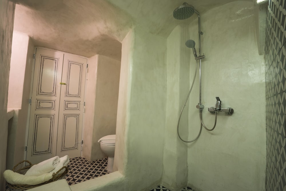 Sky, Suite, 1 Queen and 1 Double Bed, Caldera View, 2 Sofa, Hot Tub