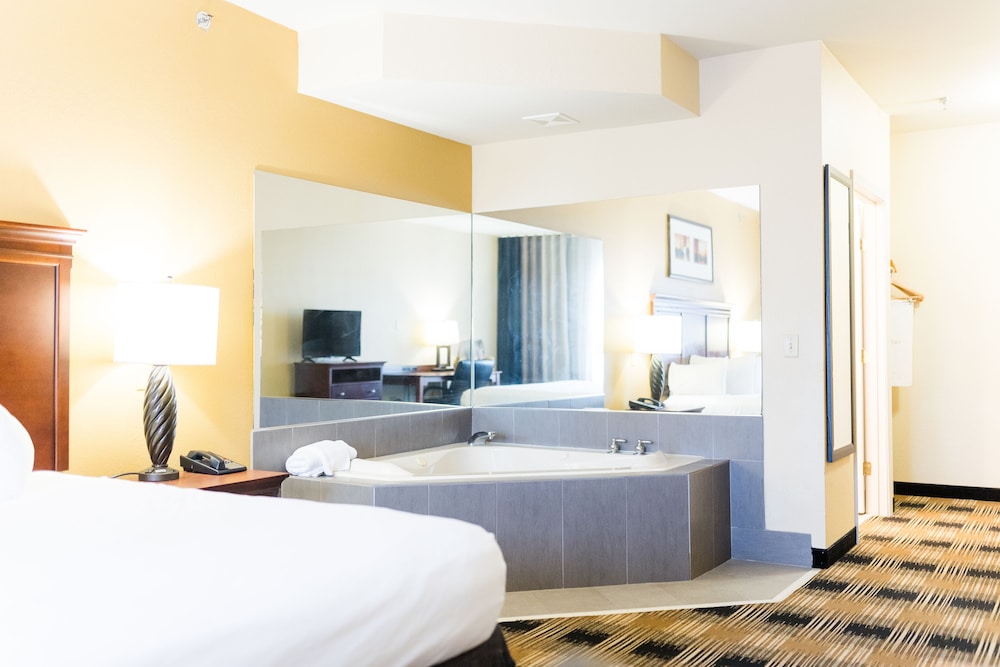 Country Inn & Suites By Radisson Helen 13/36