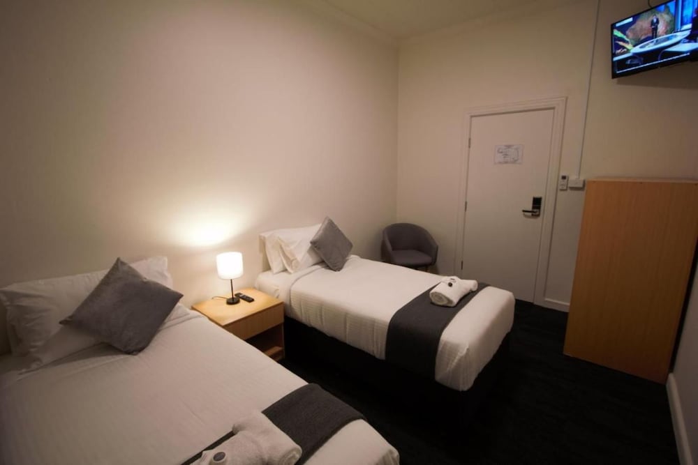 Sydney Junction Hotel 11/30
