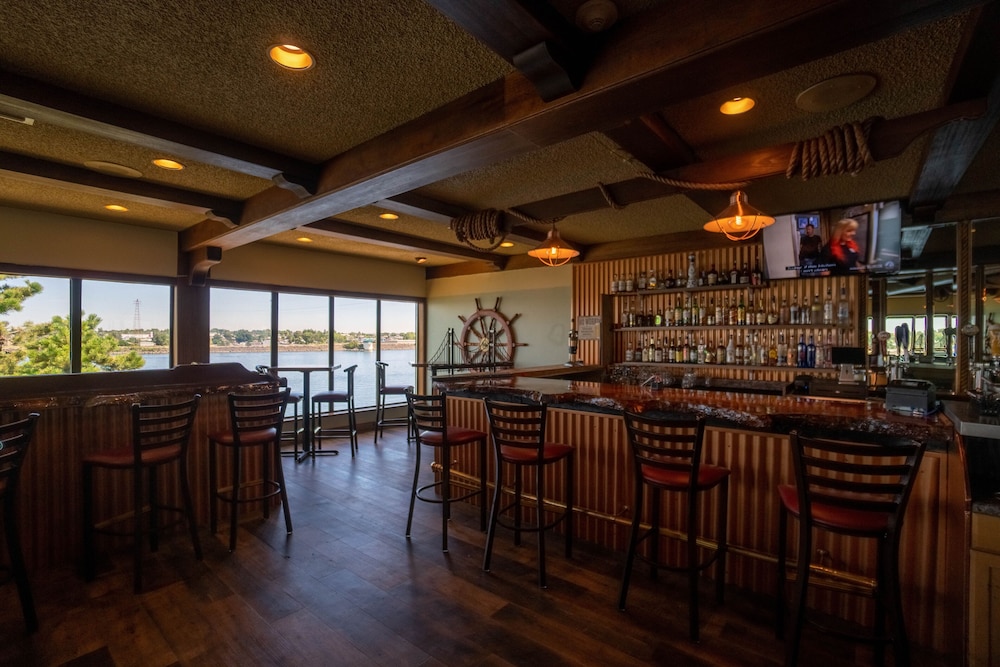 Clover Island Inn 42/54