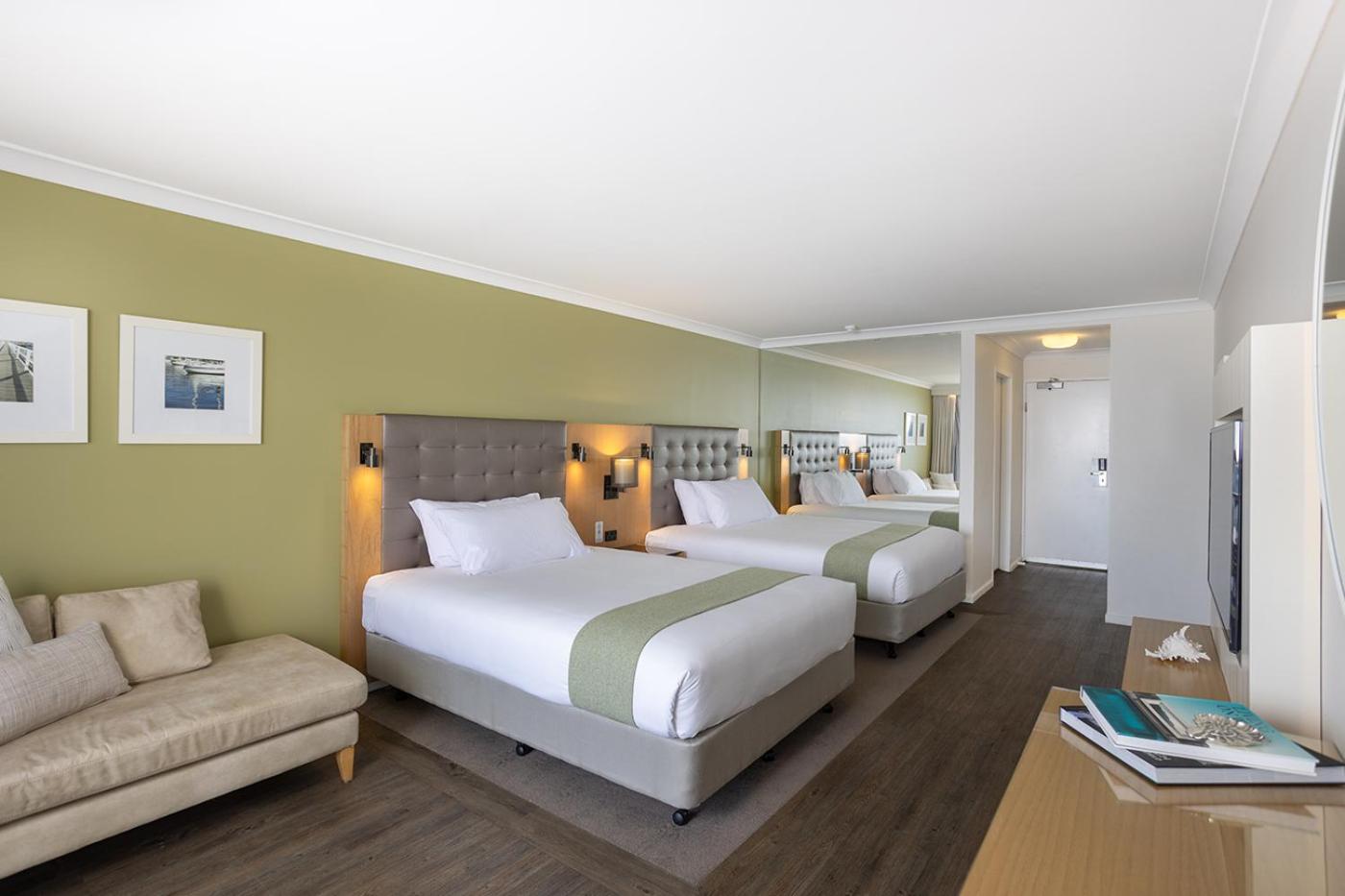 Premium Queen Room + Entry to 4 Theme Parks + Twin Pack of Wine