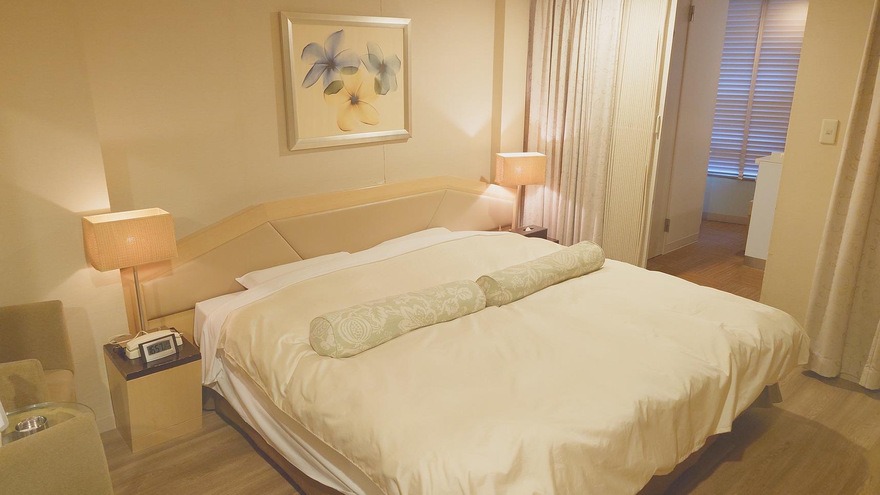 Suite, King Bed, Smoking