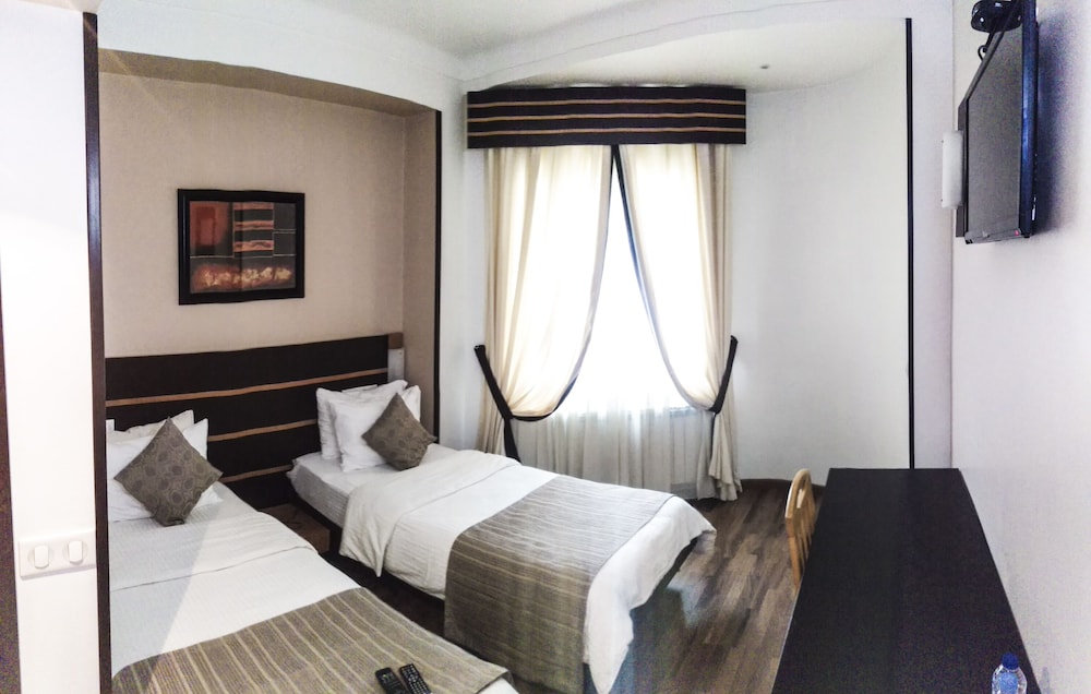 CLEAN HOTEL 20/62