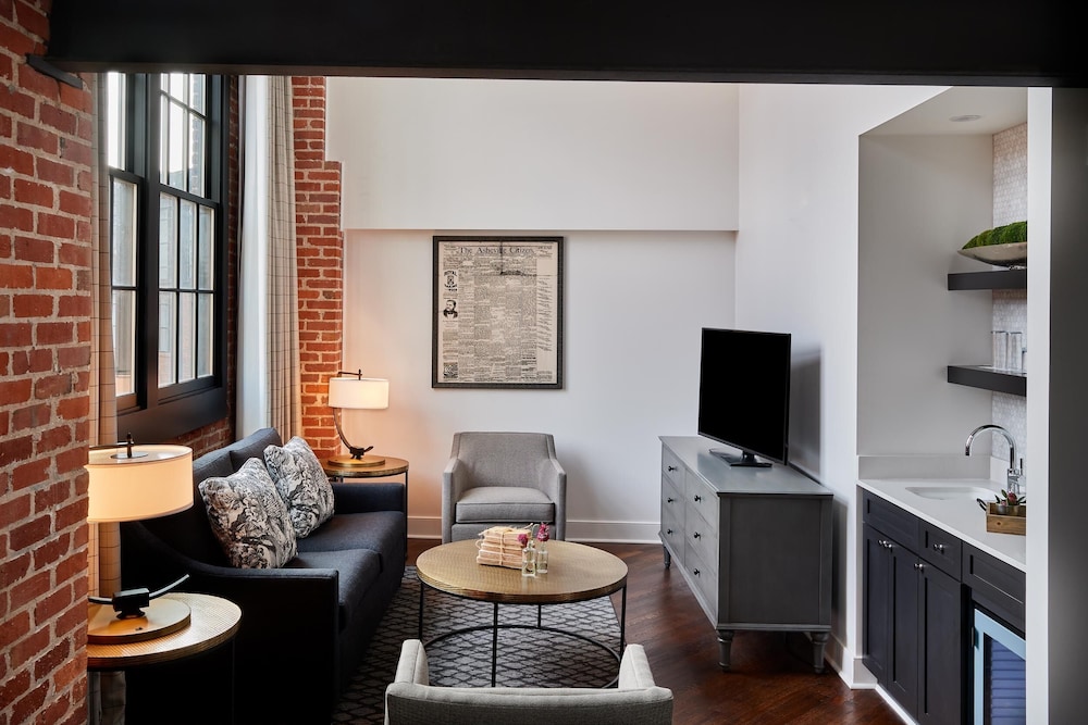Foundry Hotel Asheville Curio Collection By Hilton 39/49