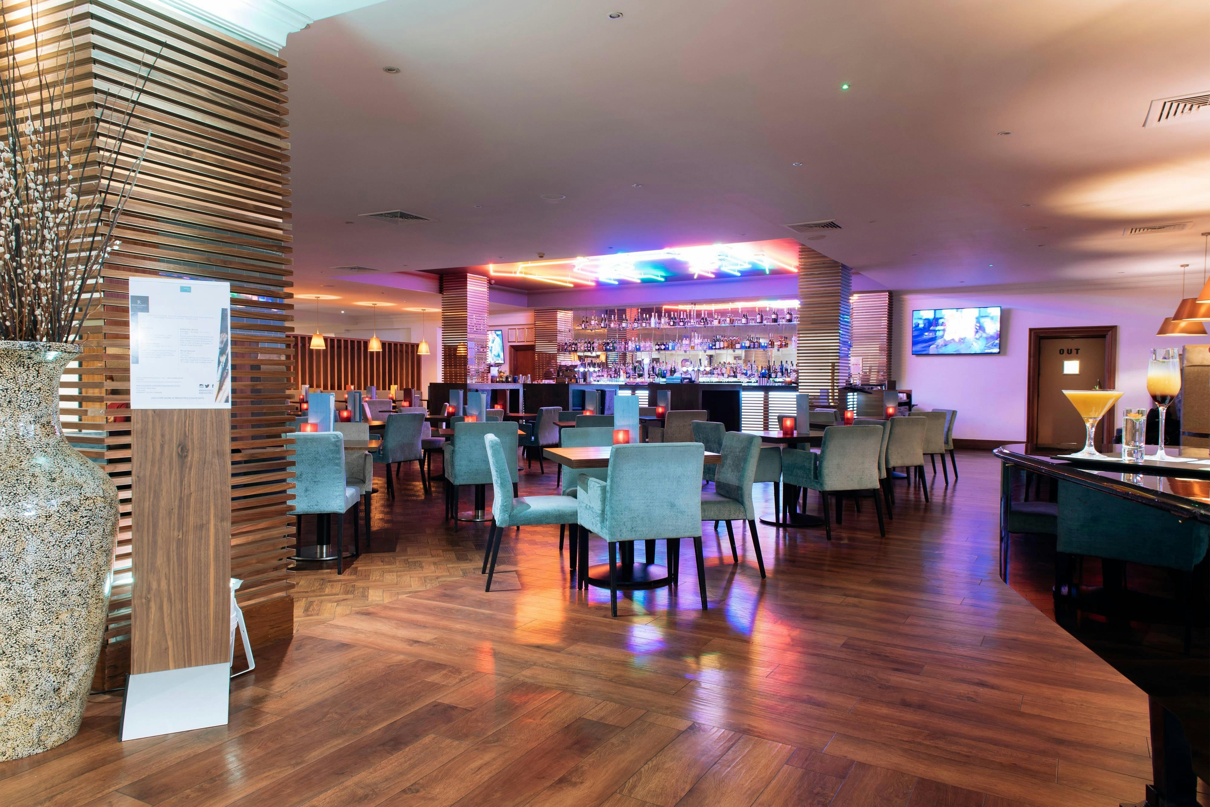RENAISSANCE LONDON HEATHROW HOTEL 37/46